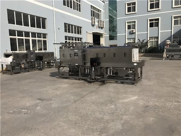 托盤式洗箱機價格,環(huán)速提供免費試機 帶設(shè)備回工廠 托盤式洗箱機價格,環(huán)速提供免費試機 帶設(shè)備回工廠