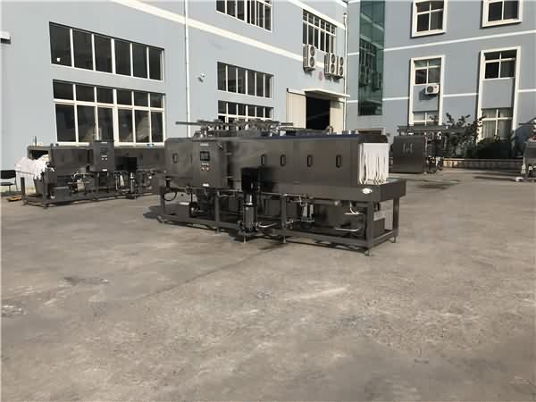 托盤式洗箱機價格,環(huán)速提供免費試機 帶設(shè)備回工廠